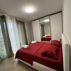 Diem Near Pazari I Ri , Tirana Albania